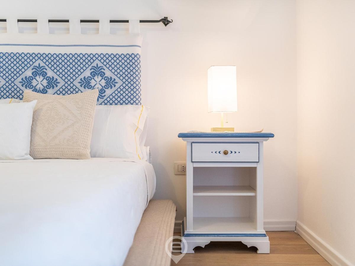 La Finestra Sul Corso Apartment กาญารี ภายนอก รูปภาพ