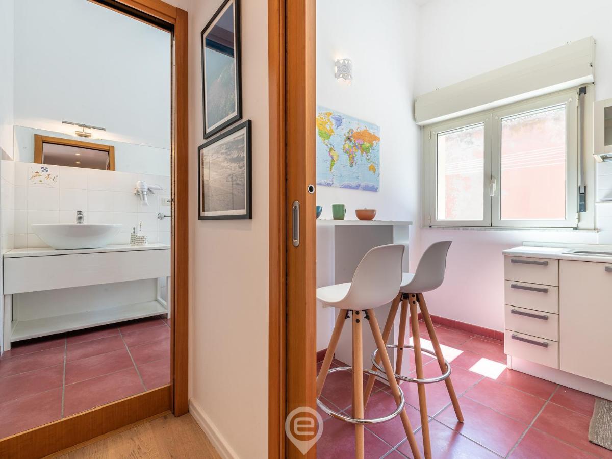 La Finestra Sul Corso Apartment กาญารี ภายนอก รูปภาพ