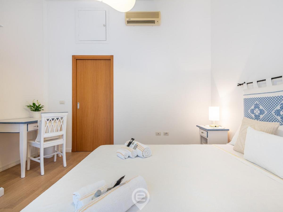 La Finestra Sul Corso Apartment กาญารี ภายนอก รูปภาพ