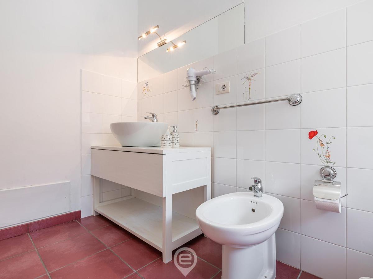 La Finestra Sul Corso Apartment กาญารี ภายนอก รูปภาพ