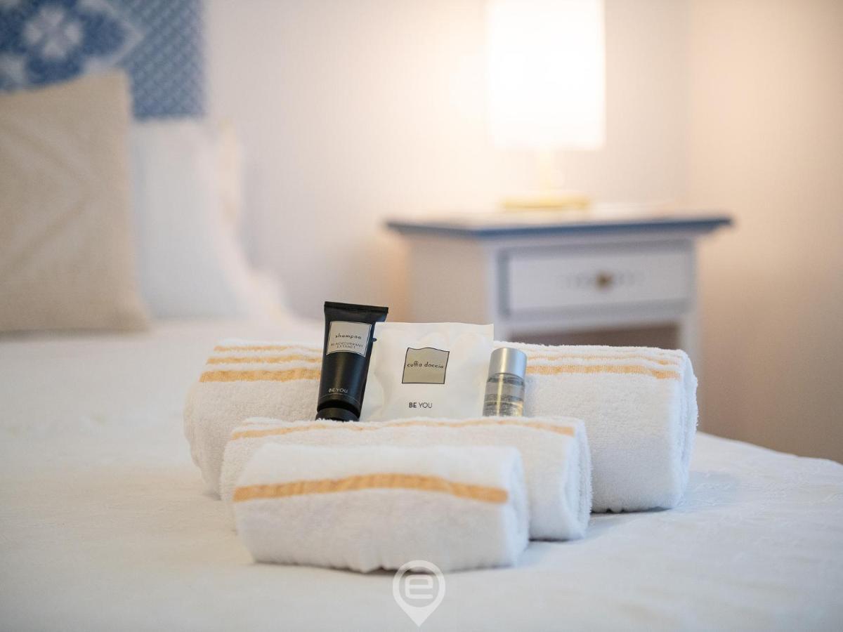 La Finestra Sul Corso Apartment กาญารี ภายนอก รูปภาพ