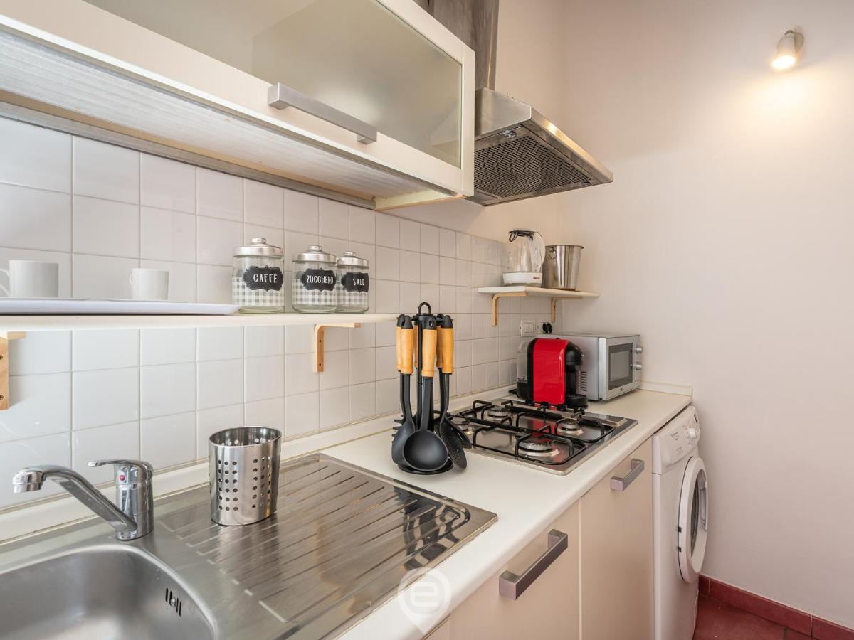 La Finestra Sul Corso Apartment กาญารี ภายนอก รูปภาพ